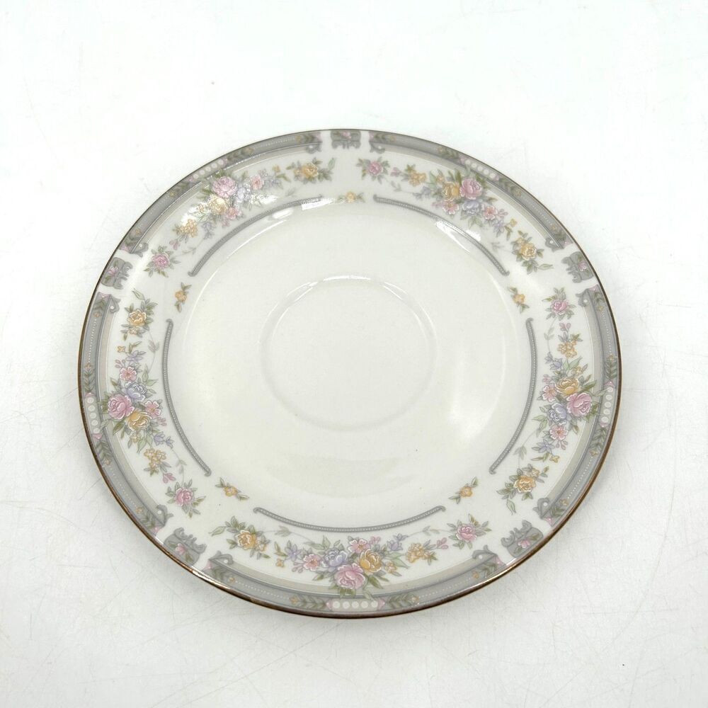 FARBERWARE Vintage 1992 Fine China White Floral Southampton Tea Cup Saucer 6.25"